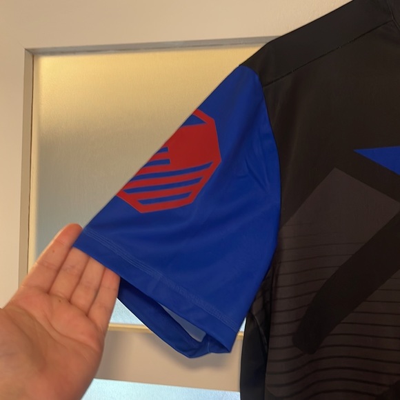 **NWT** Original Reebok Ronda Rousey UFC Jersey - Picture 2 of 8